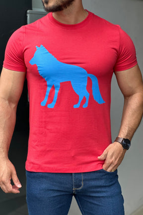 Camiseta Vermelha com Lobo azul Acostamento