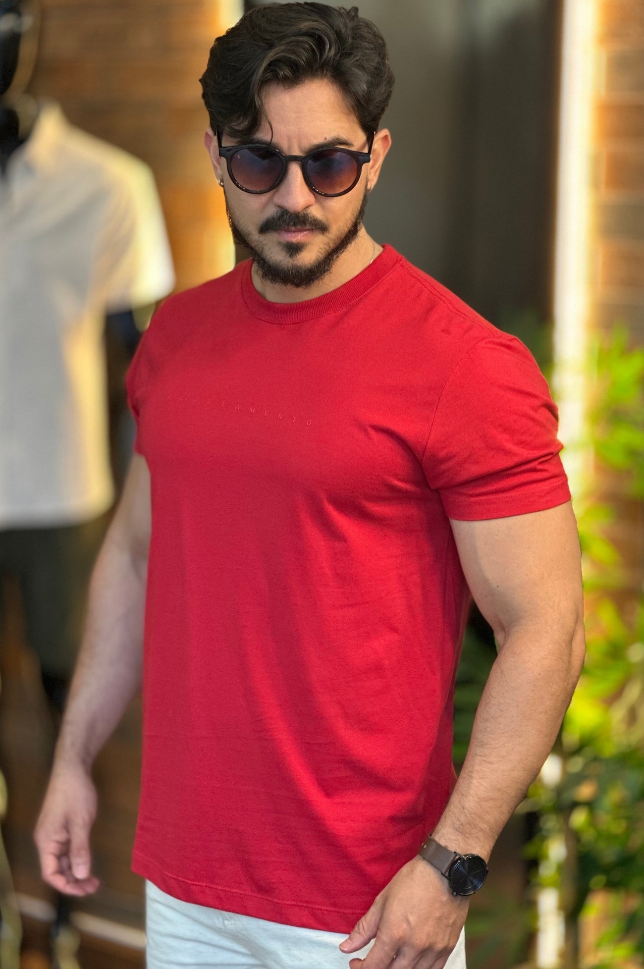 Camiseta Vermelha Minimalista Acostamento
