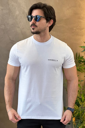 Camiseta Branca com Escrito Preto