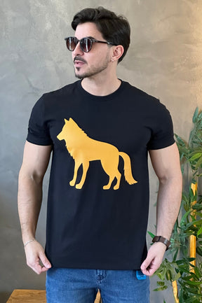 Camiseta Preta com Lobo Amarelo Acostamento