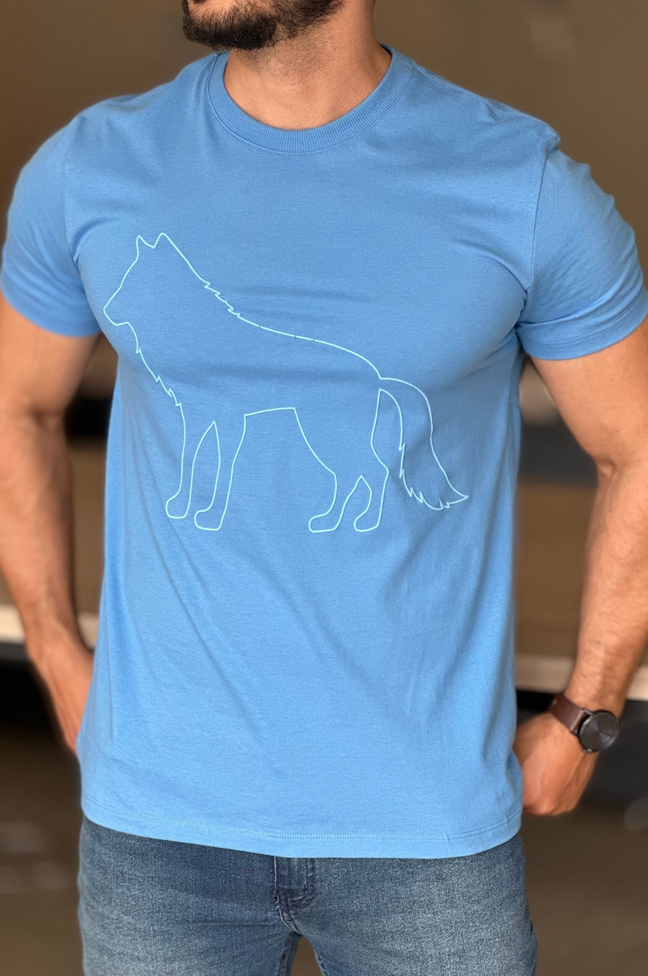 Camiseta Azul com Lobo Acostamento