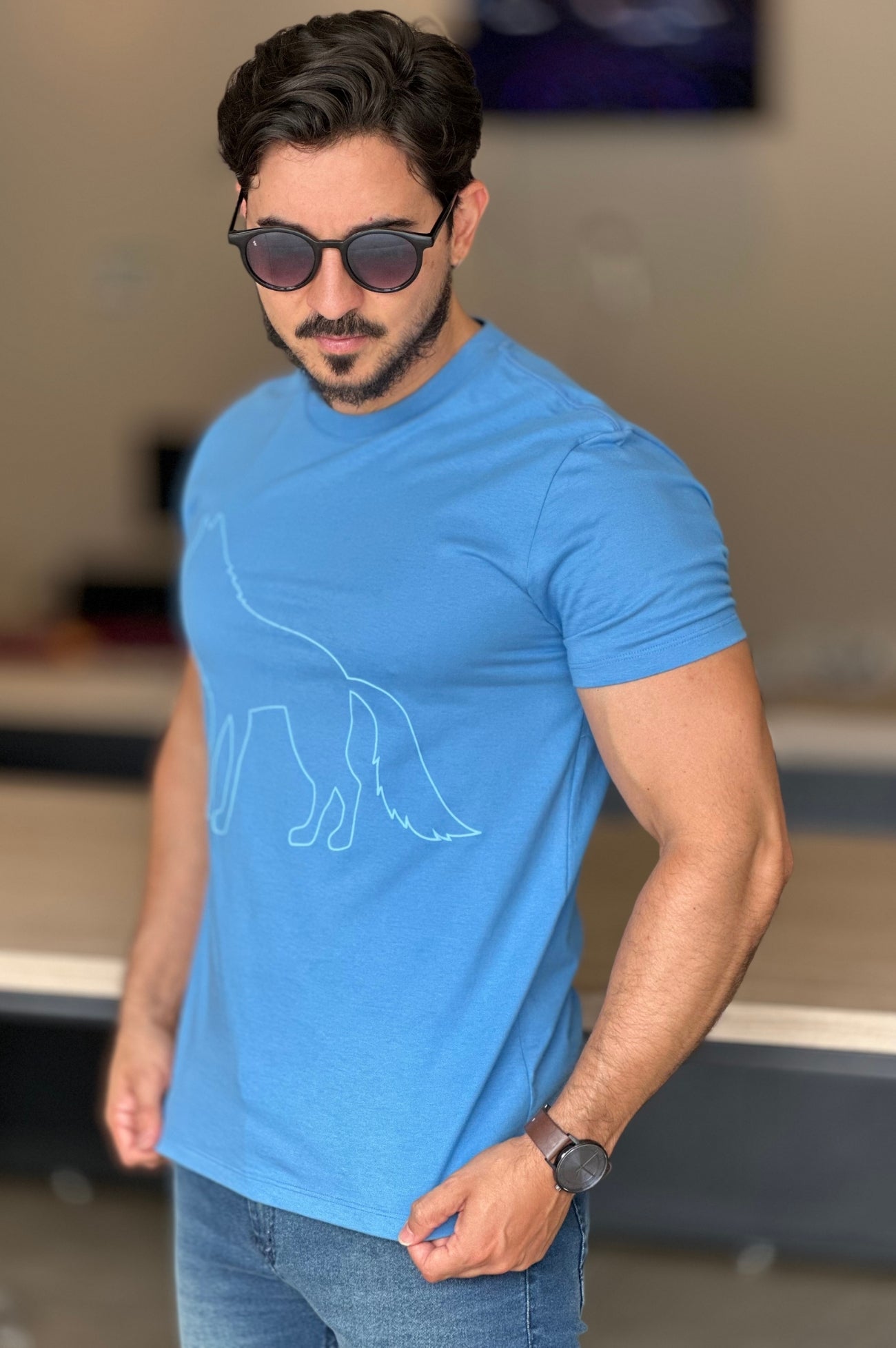Camiseta Azul com Lobo Acostamento
