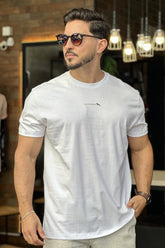 Camiseta Branca com Lobo nas Costas Acostamento