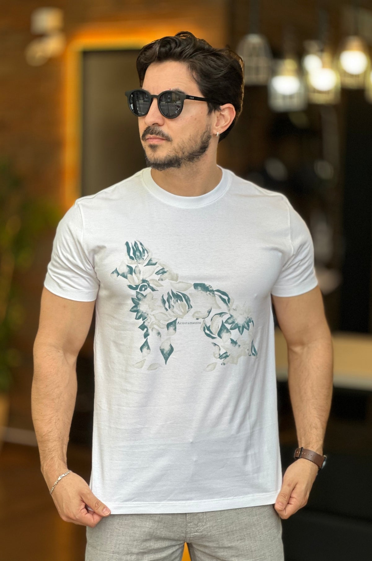 Camiseta Branca com Lobo Acostamento