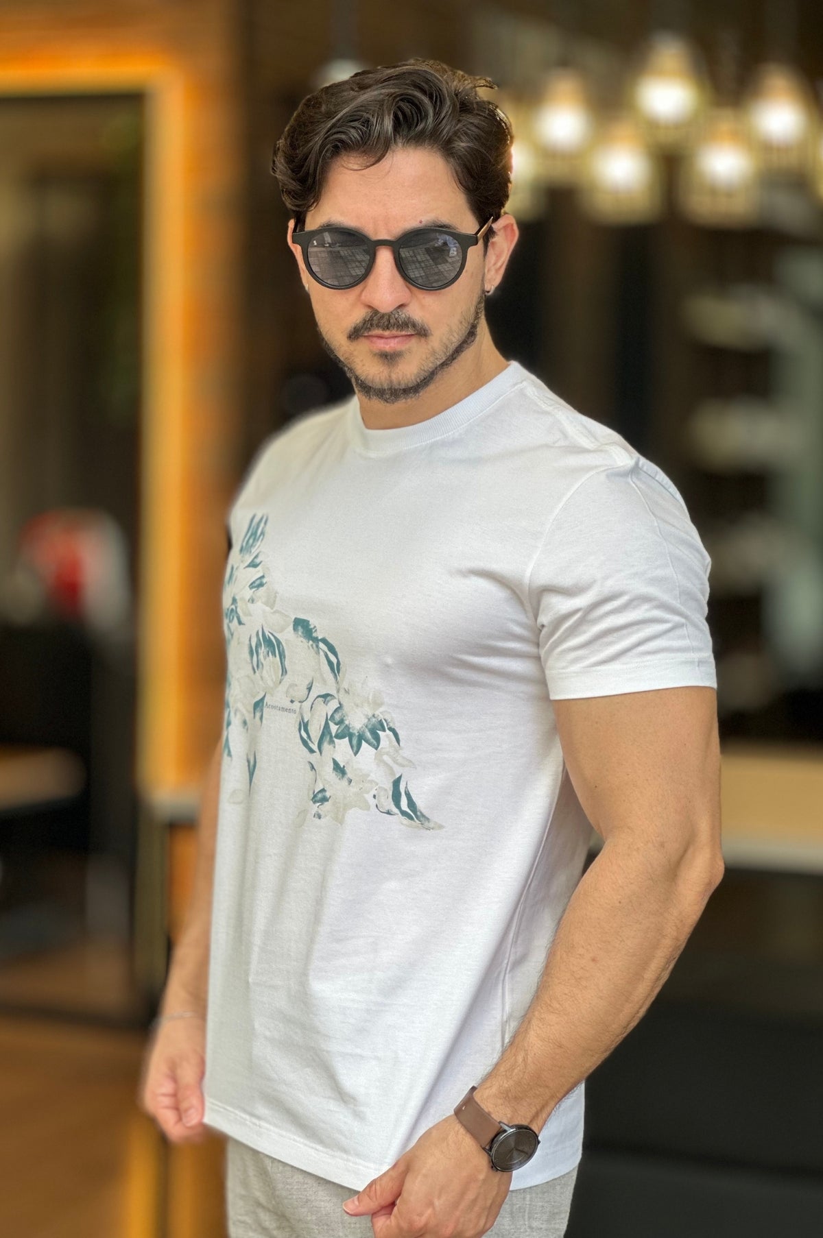 Camiseta Branca com Lobo Acostamento