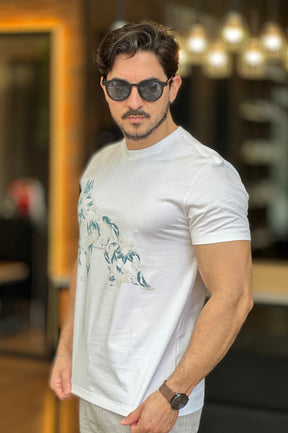 Camiseta Branca com Lobo Acostamento