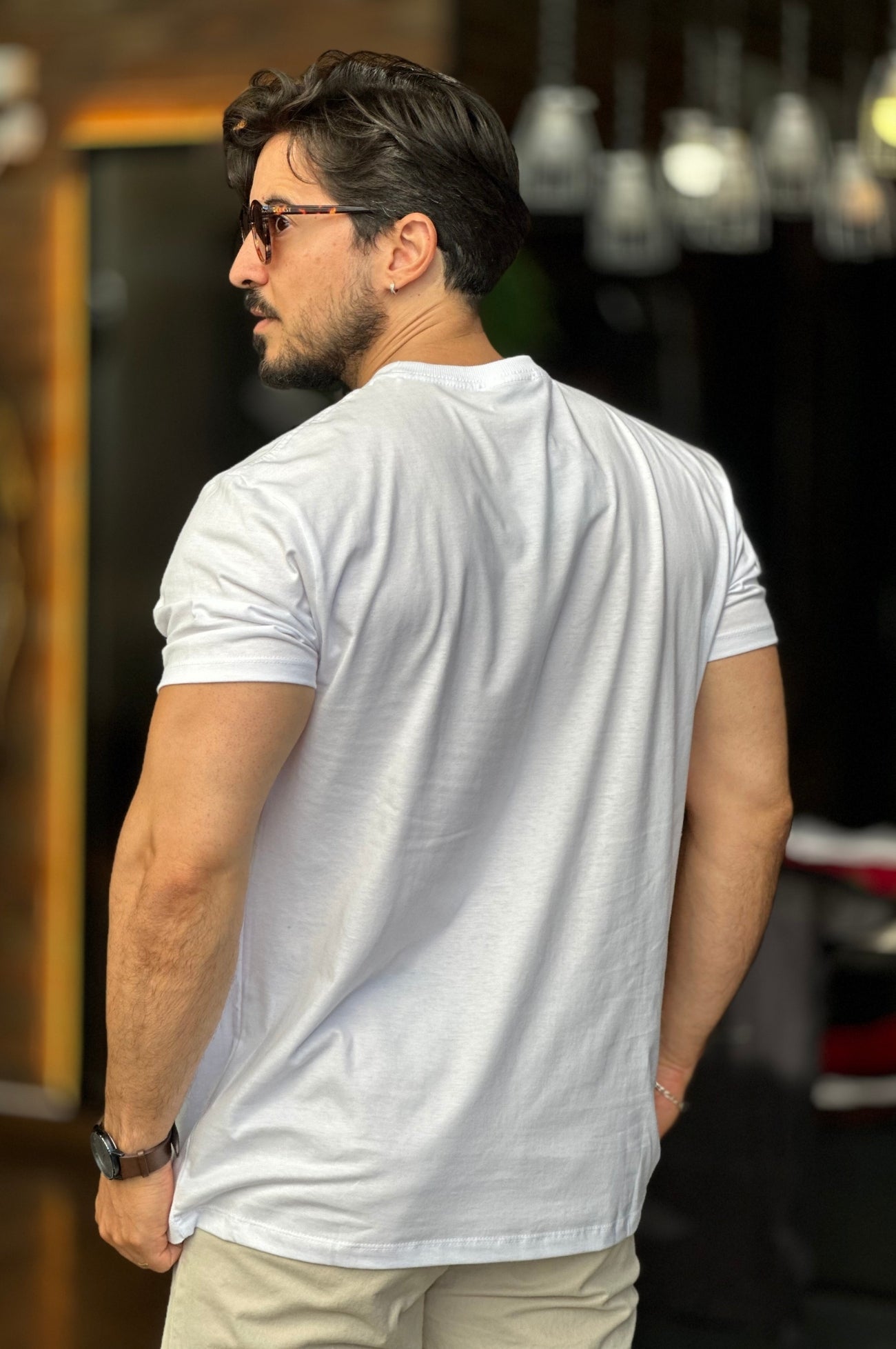 Camiseta Branca com Lobo Acostamento