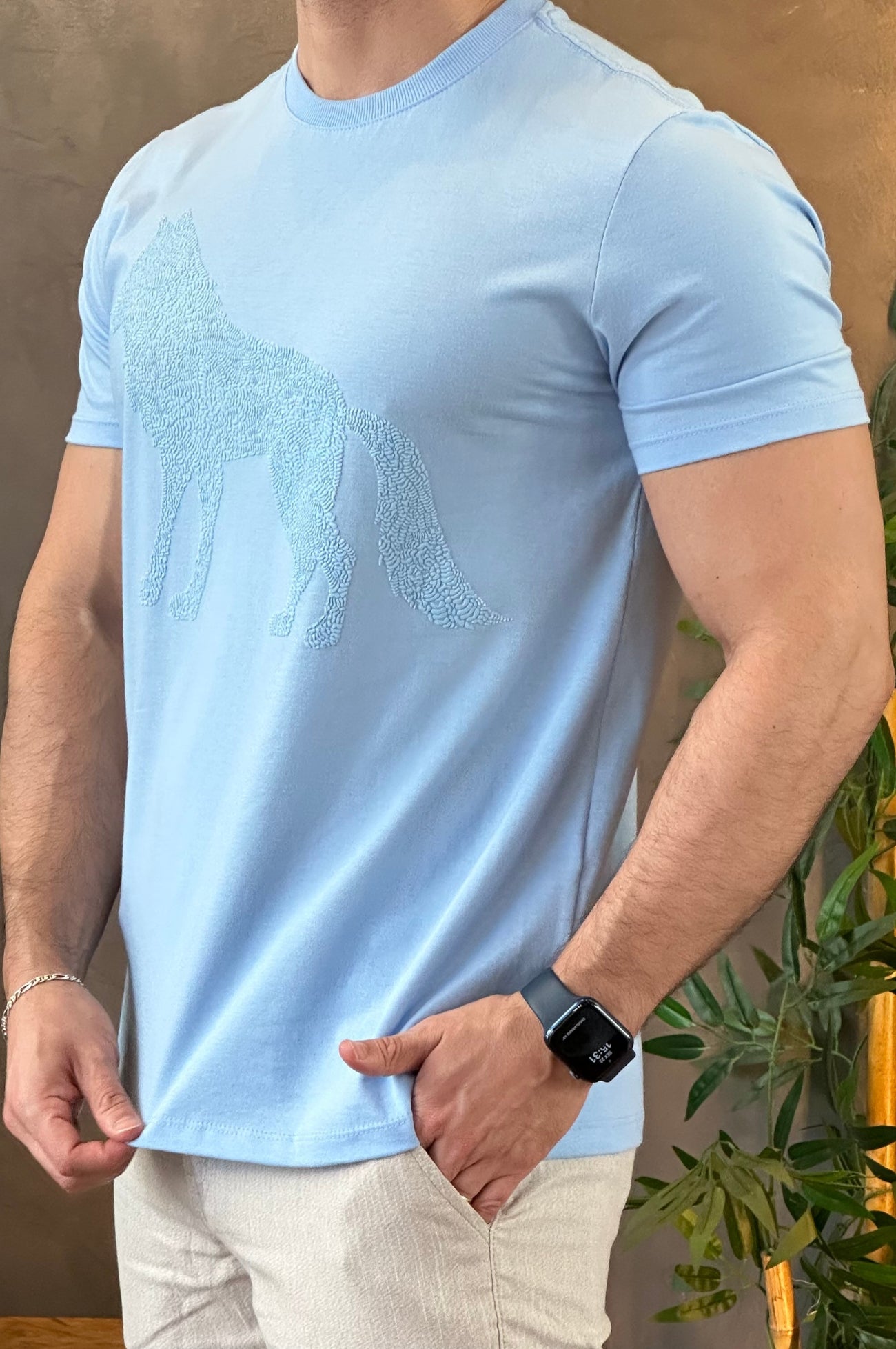 Camiseta Azul Claro Lobo Acostamento