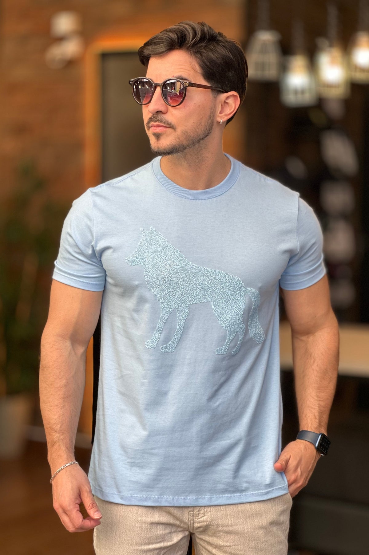 Camiseta Azul Claro Lobo Acostamento