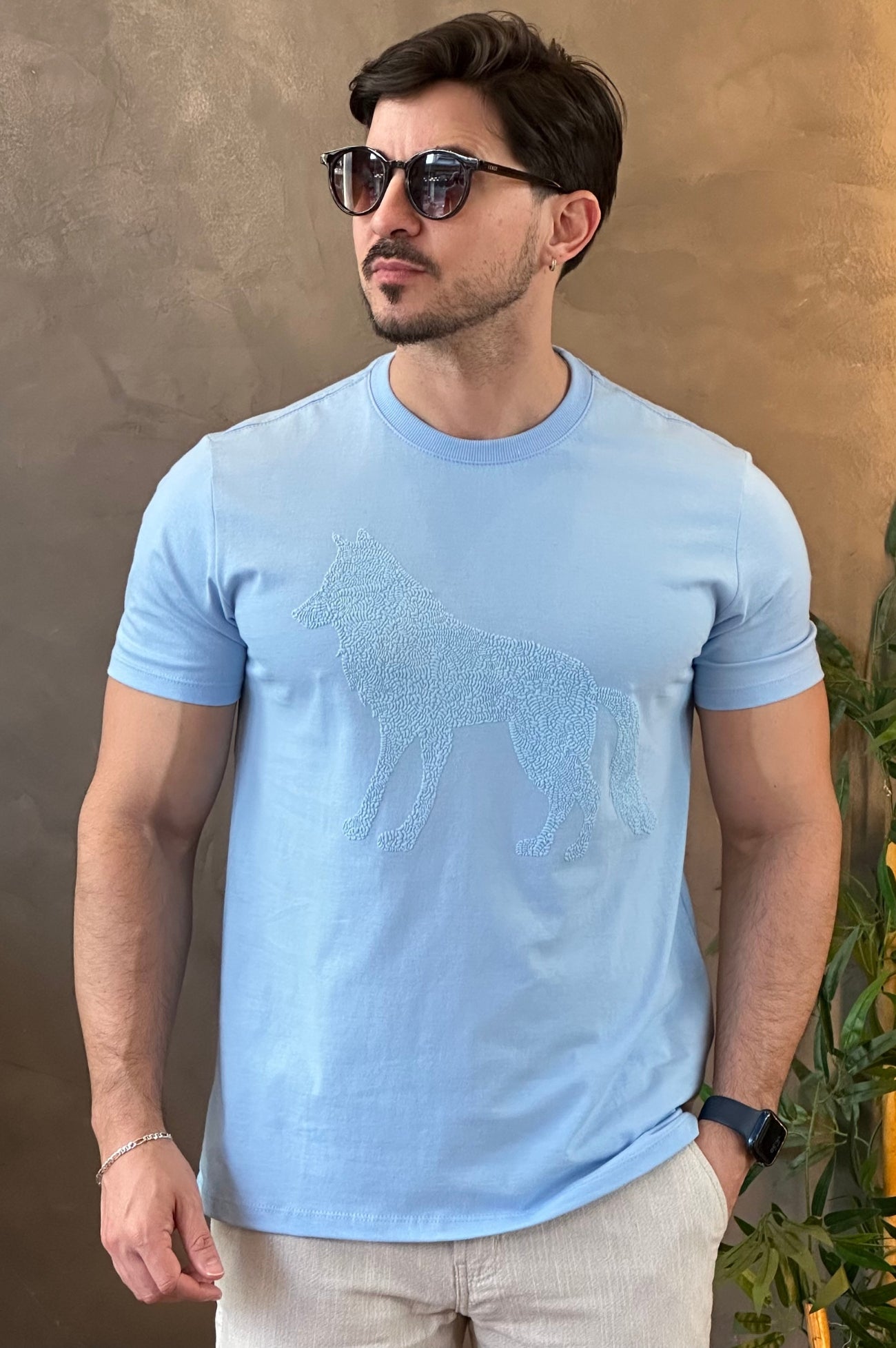 Camiseta Azul Claro Lobo Acostamento