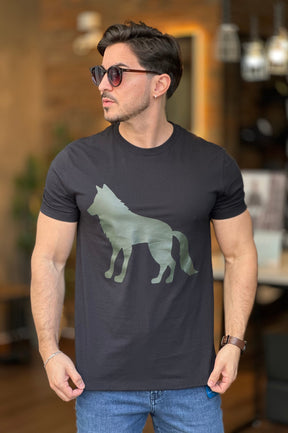 Camiseta Preta com Lobo Verde Acostamento