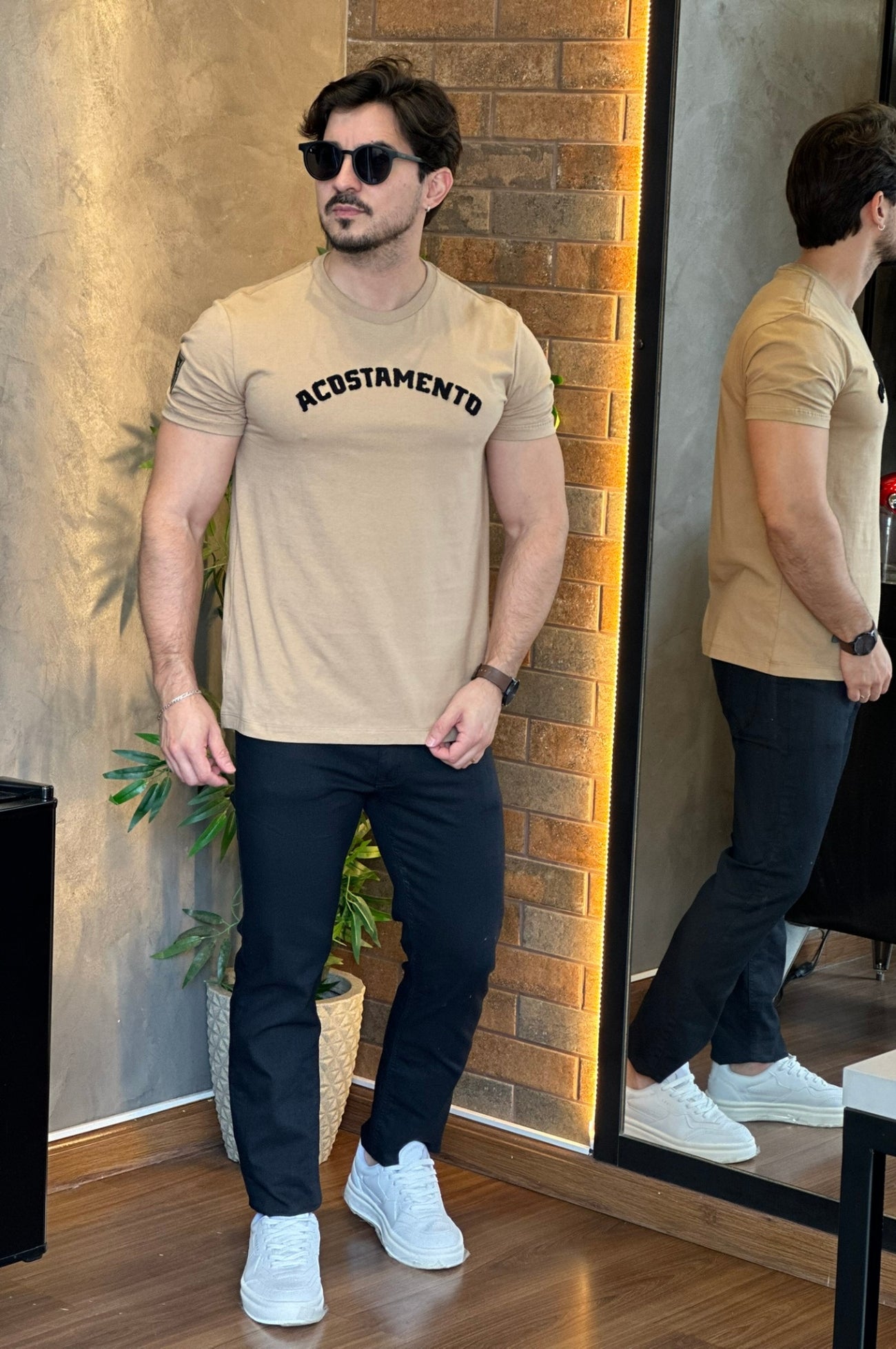 Camiseta Bege Com Escrito Preto Acostamento