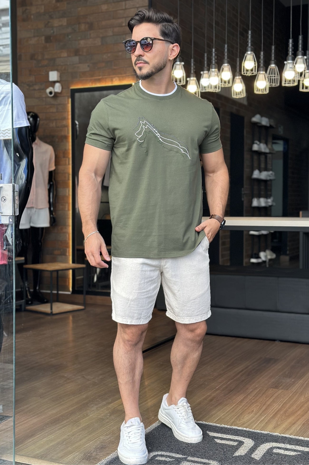 Camiseta Verde Detalhe Gola Acostamento