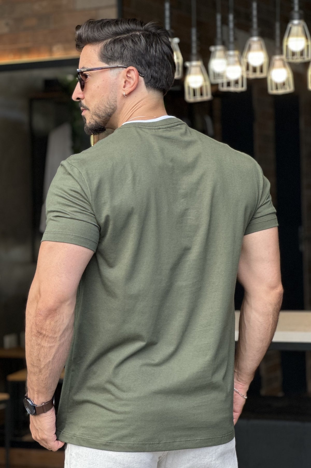 Camiseta Verde Detalhe Gola Acostamento