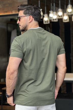 Camiseta Verde Detalhe Gola Acostamento