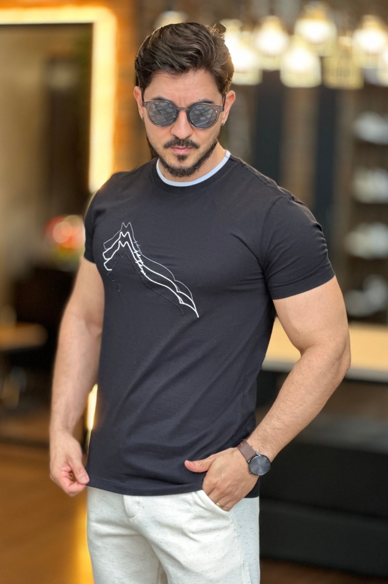 Camiseta Preta com Estampa Acostamento