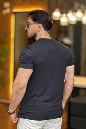 Camiseta Preta com Estampa Acostamento