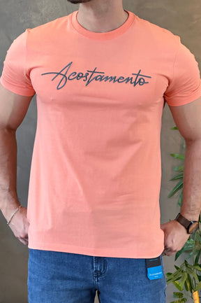 Camiseta Escrito Bordado Laranja Acostamento
