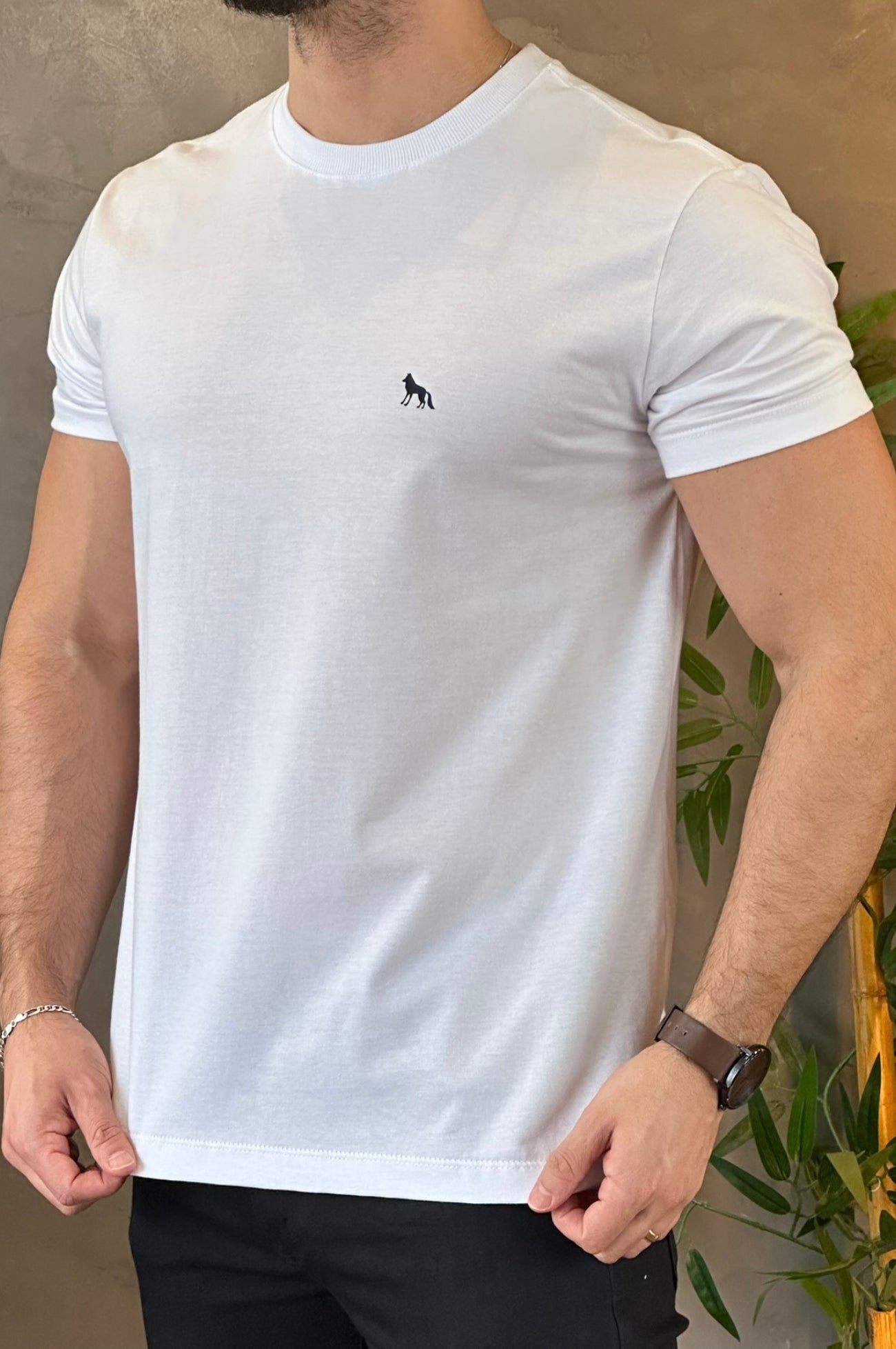 Camiseta Lobo Nas Costas Branca Acostamento
