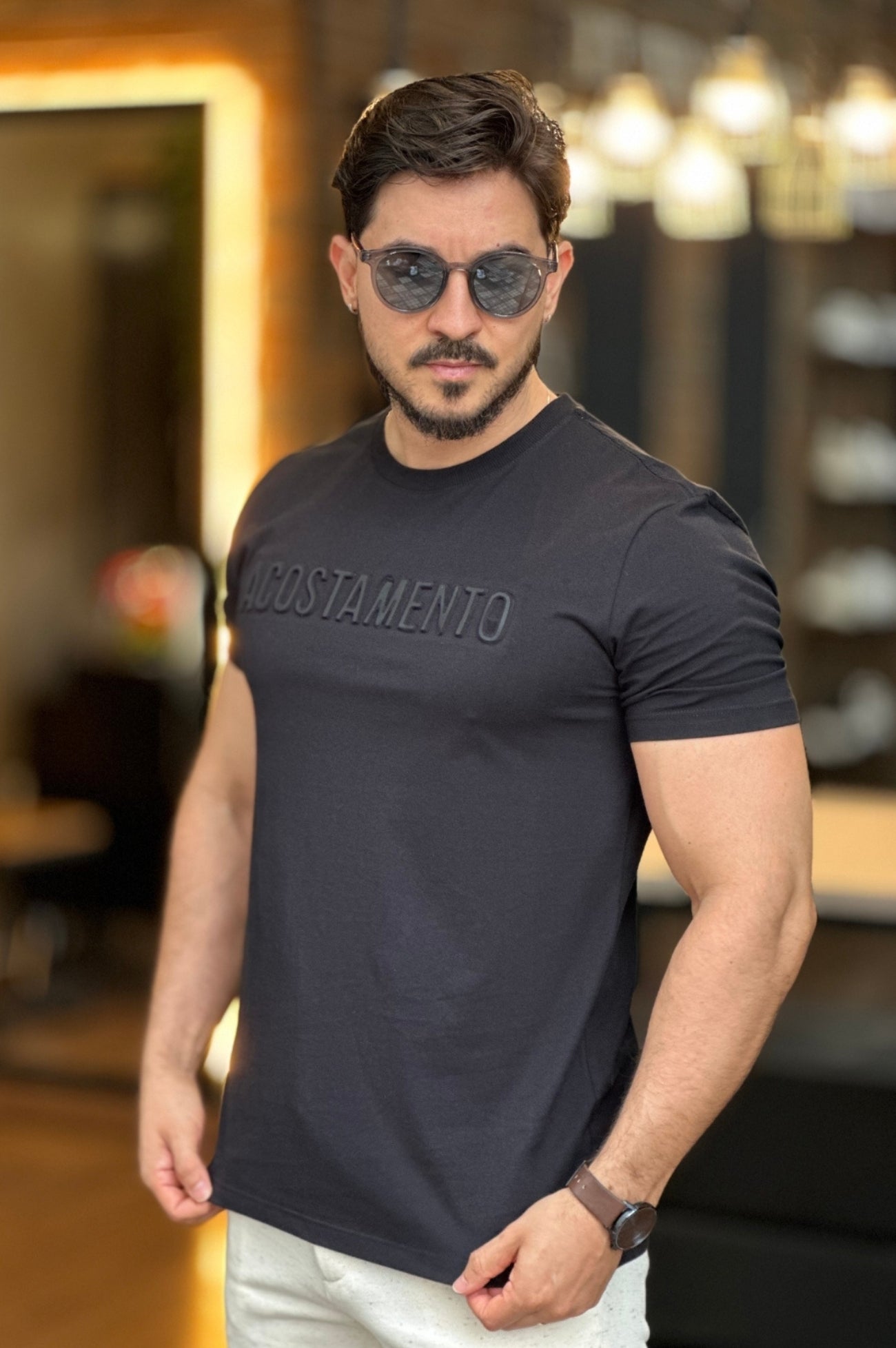 Camiseta Preta com Relevo Acostamento