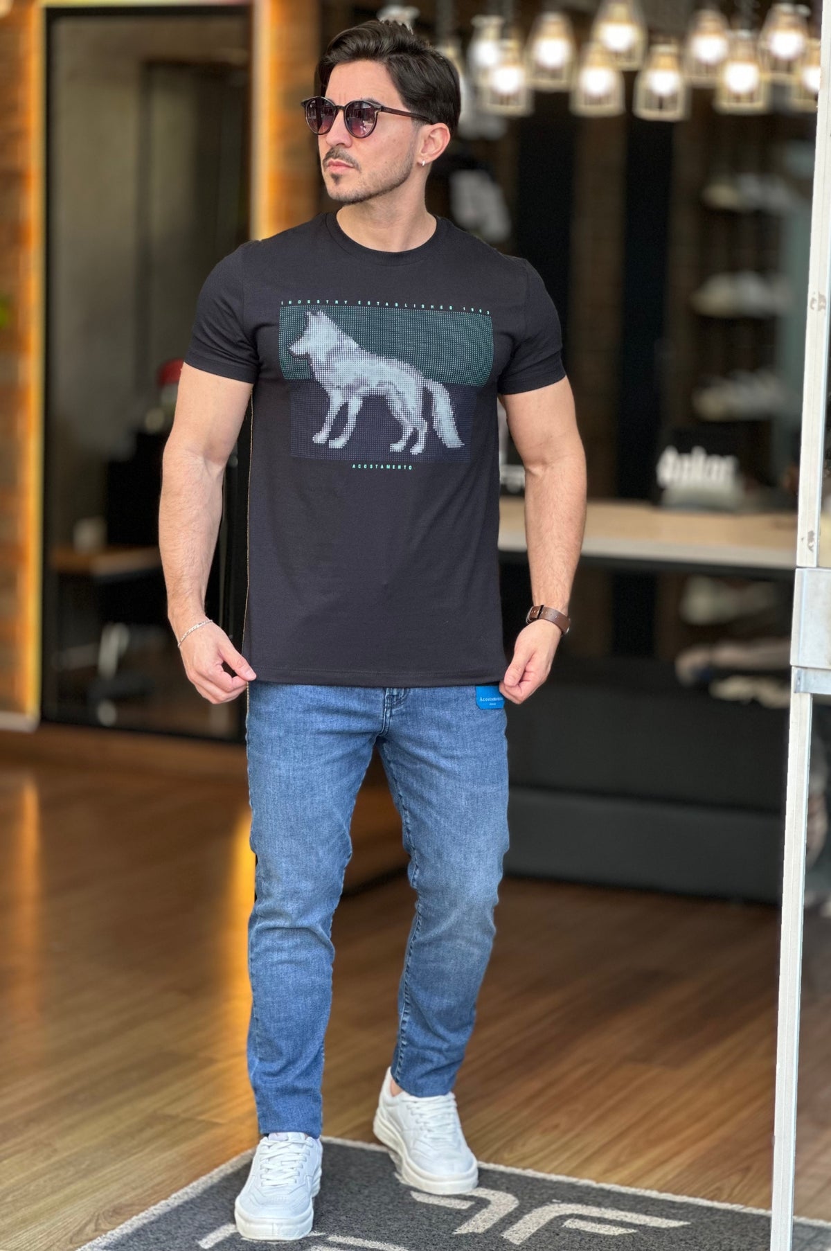 Camiseta Preta Logo e Detalhe Verde Acostamento