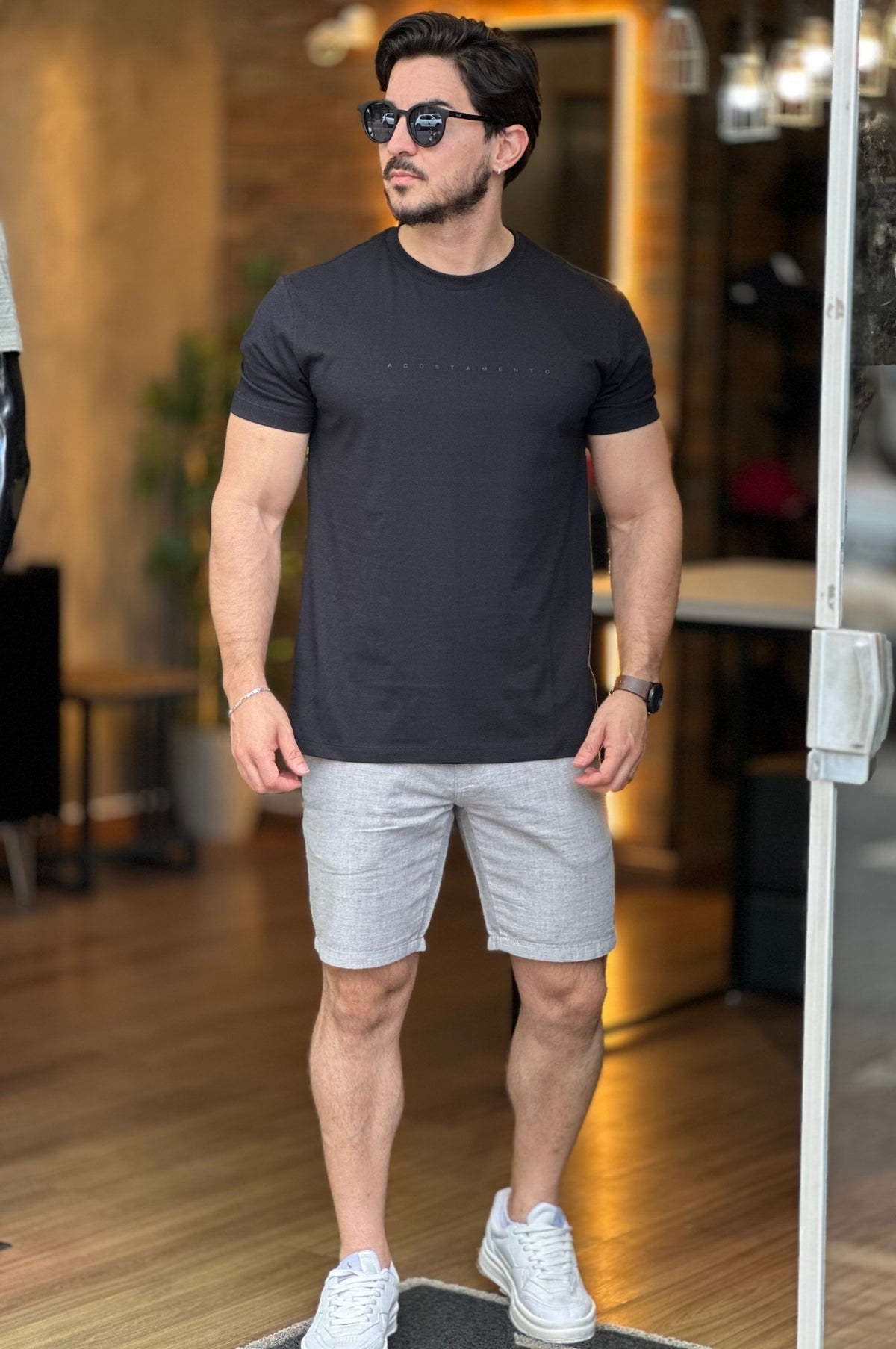 Camiseta logo minimalista preta Acostamento