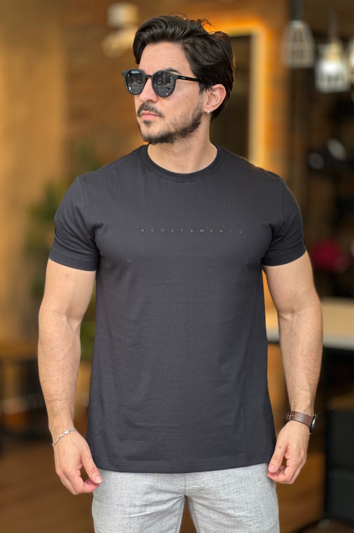 Camiseta logo minimalista preta Acostamento
