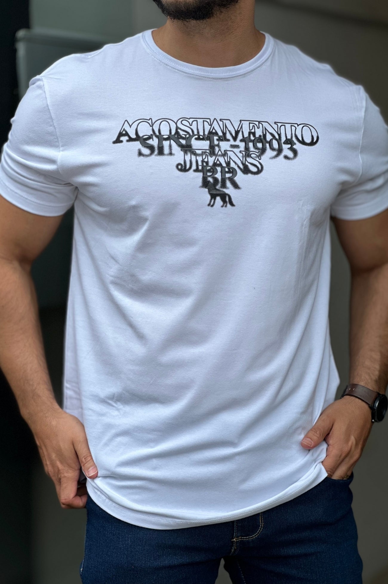 Camiseta Branca Escrito Preto Acostamento