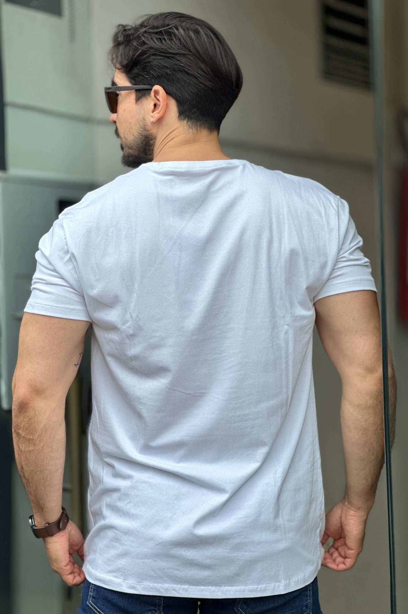 Camiseta Branca Escrito Preto Acostamento
