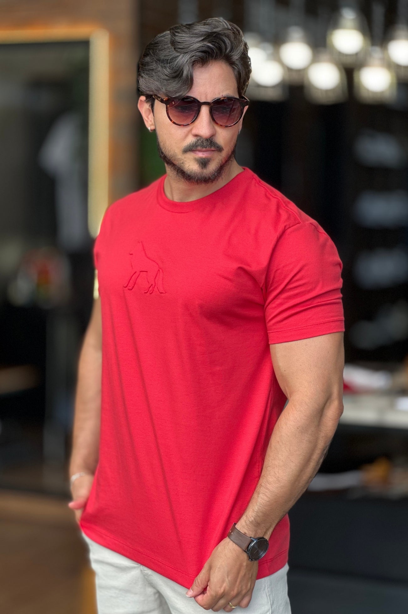 Camiseta Vermelha Lobo Alto Relevo Acostamento