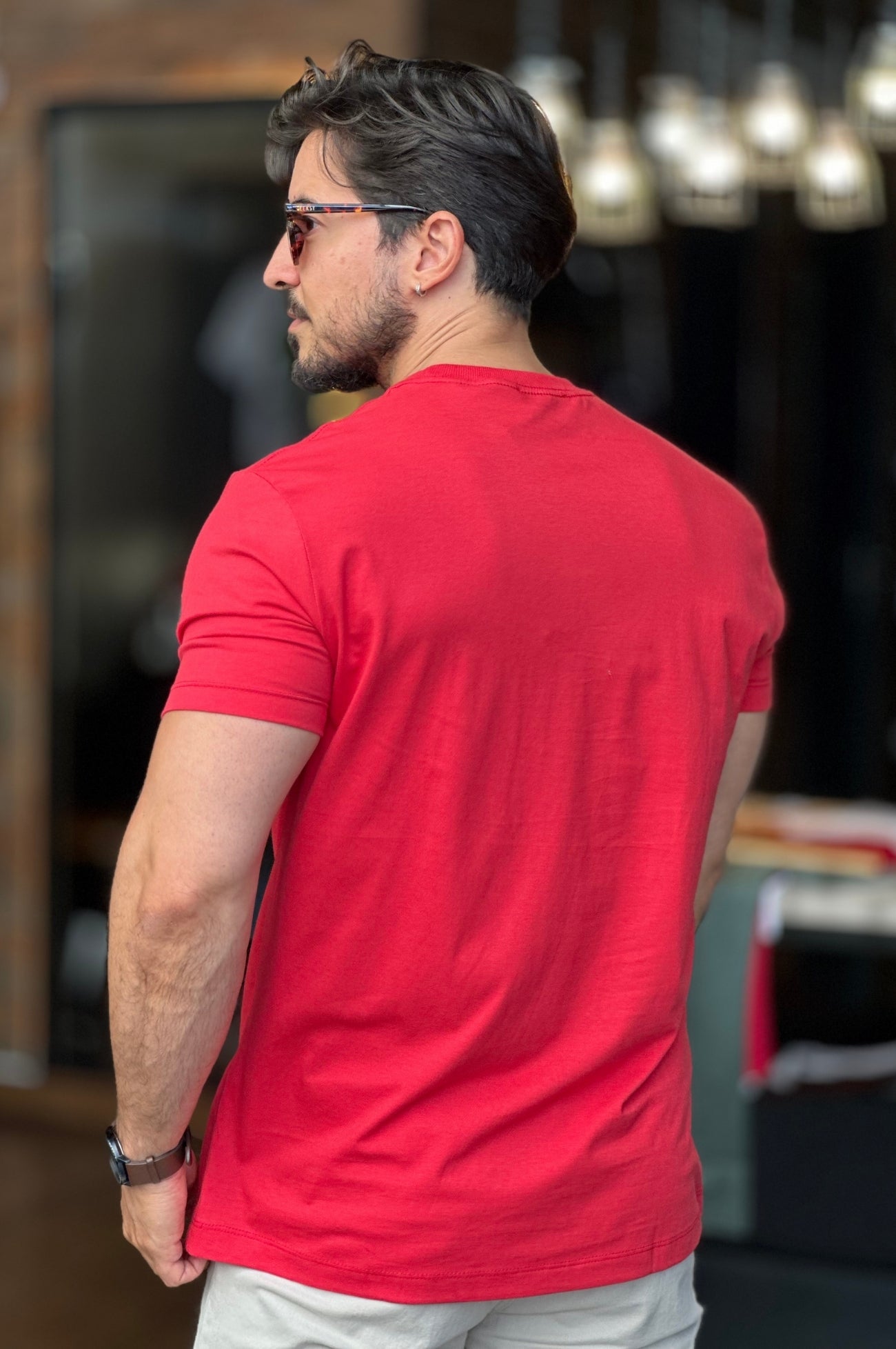 Camiseta Vermelha Lobo Alto Relevo Acostamento