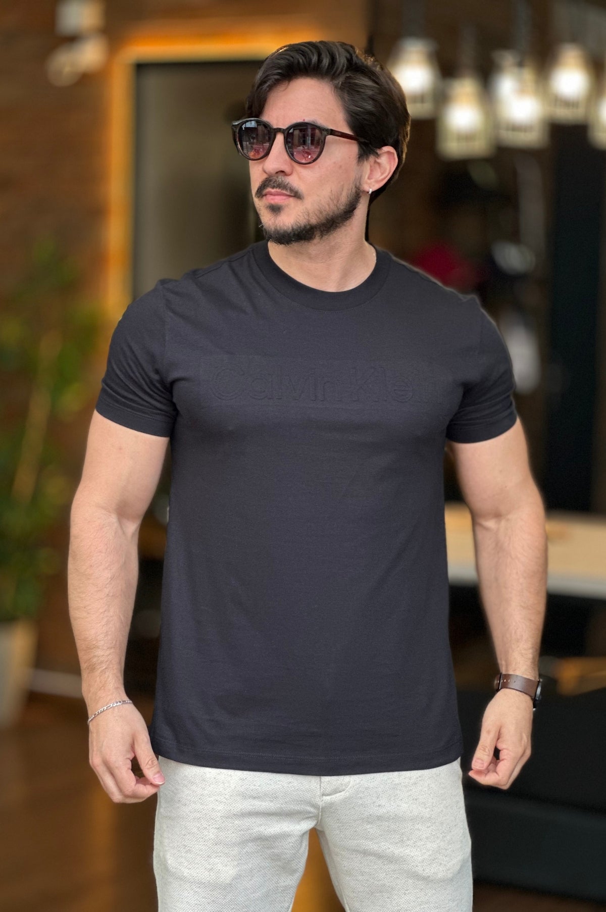 Camiseta Embossing Preta Calvin Klein