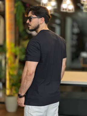 Camiseta preta com logo azul aeropostale