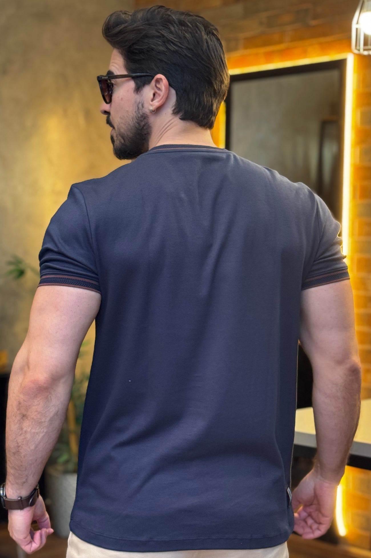 Camiseta Azul Detalhe Gola DLZ
