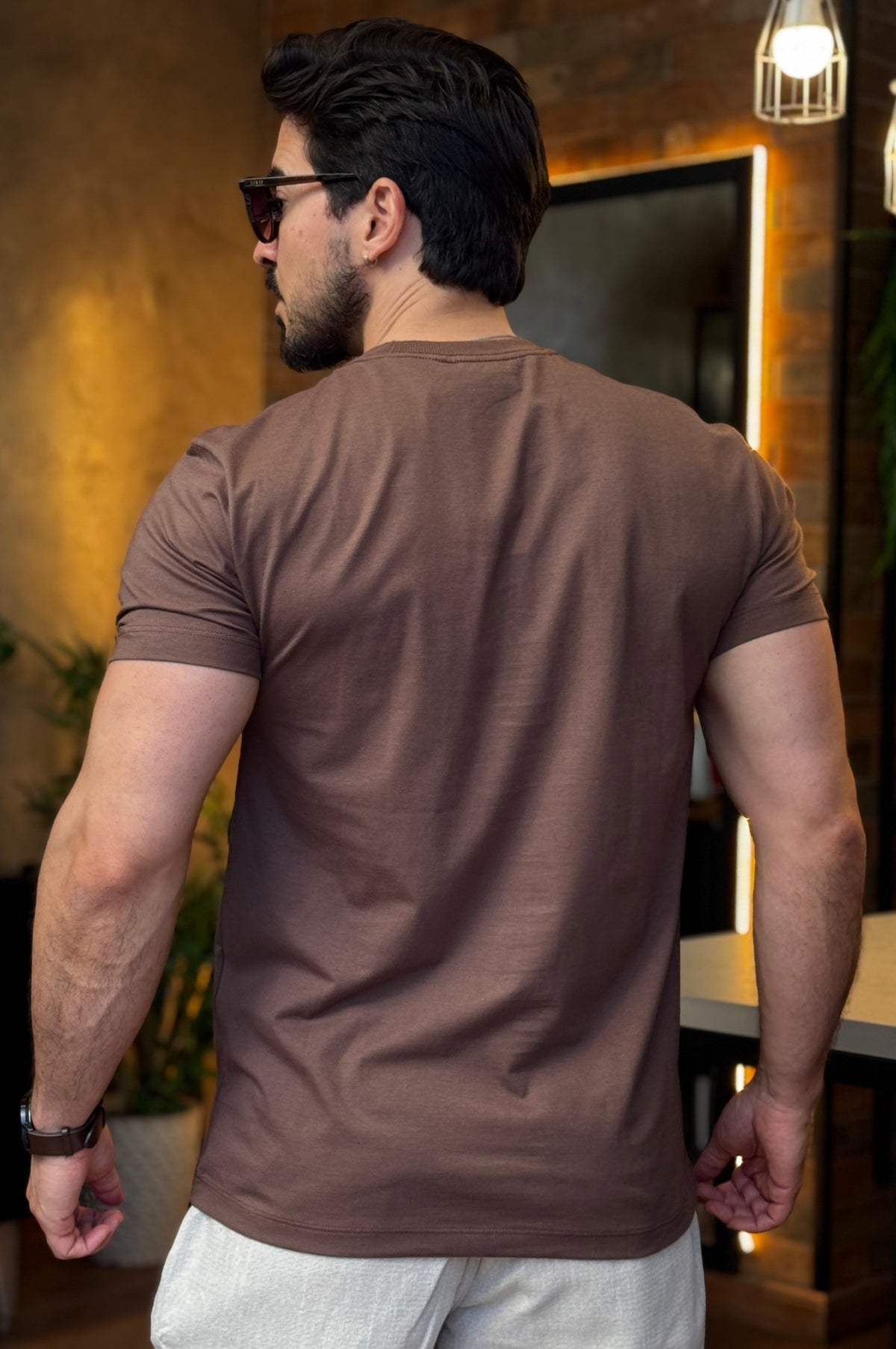 Camiseta Marrom Acostamento