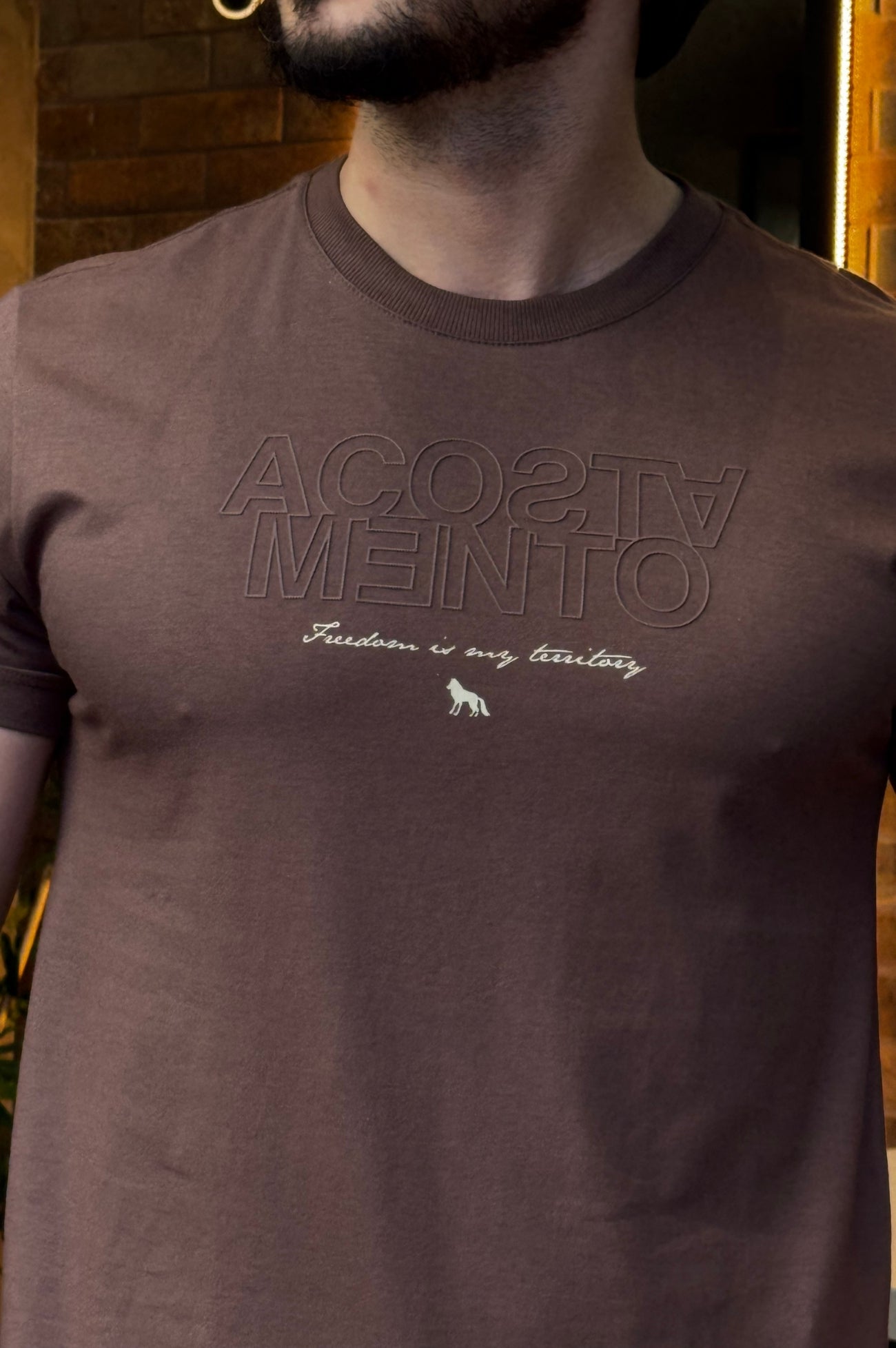 Camiseta Marrom Acostamento