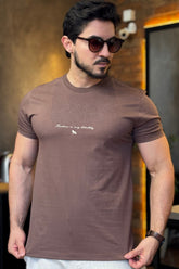 Camiseta Marrom Acostamento