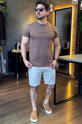 Camiseta Marrom  Escrito Bordado Acostamento