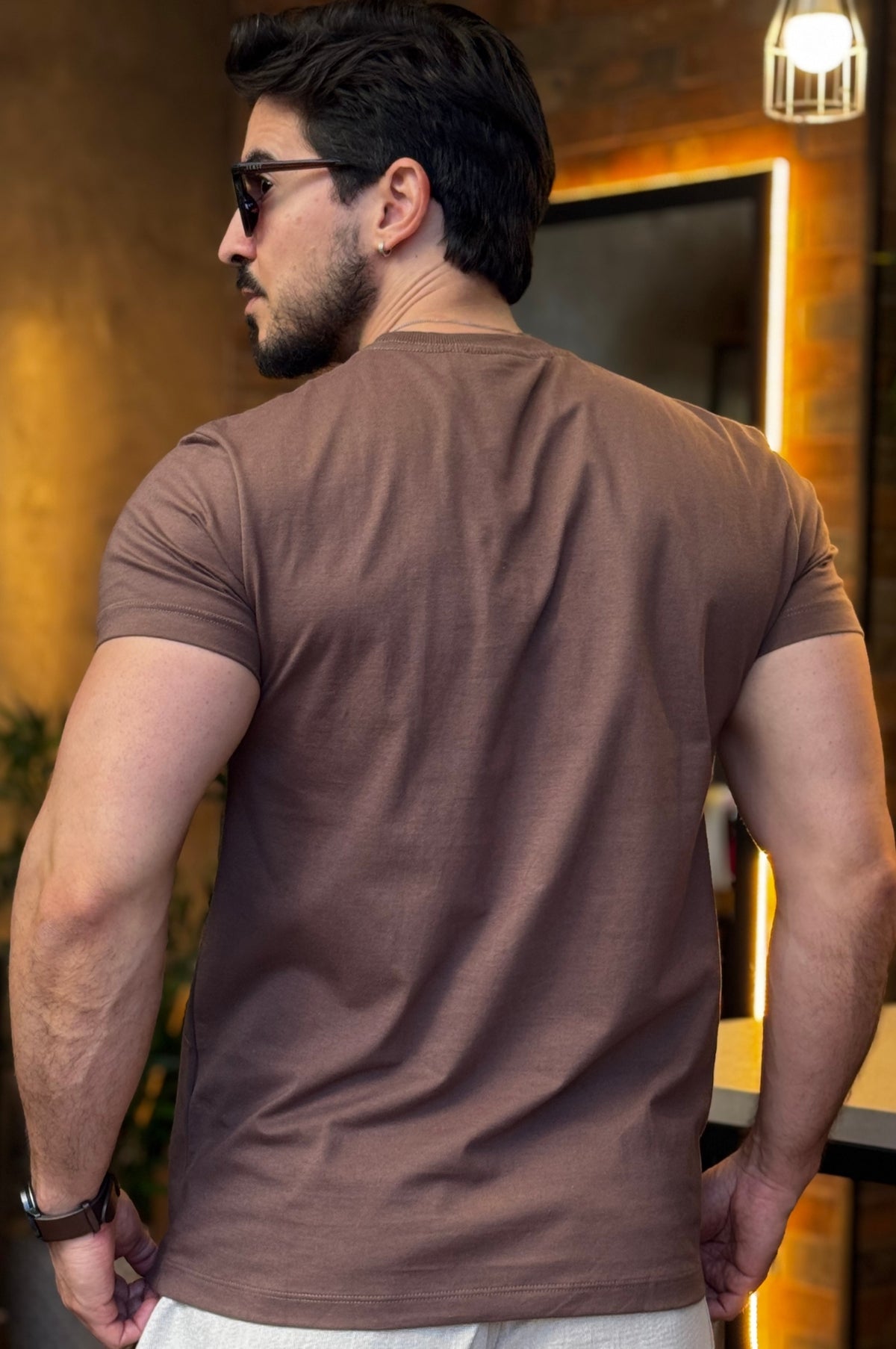 Camiseta Marrom  Escrito Bordado Acostamento