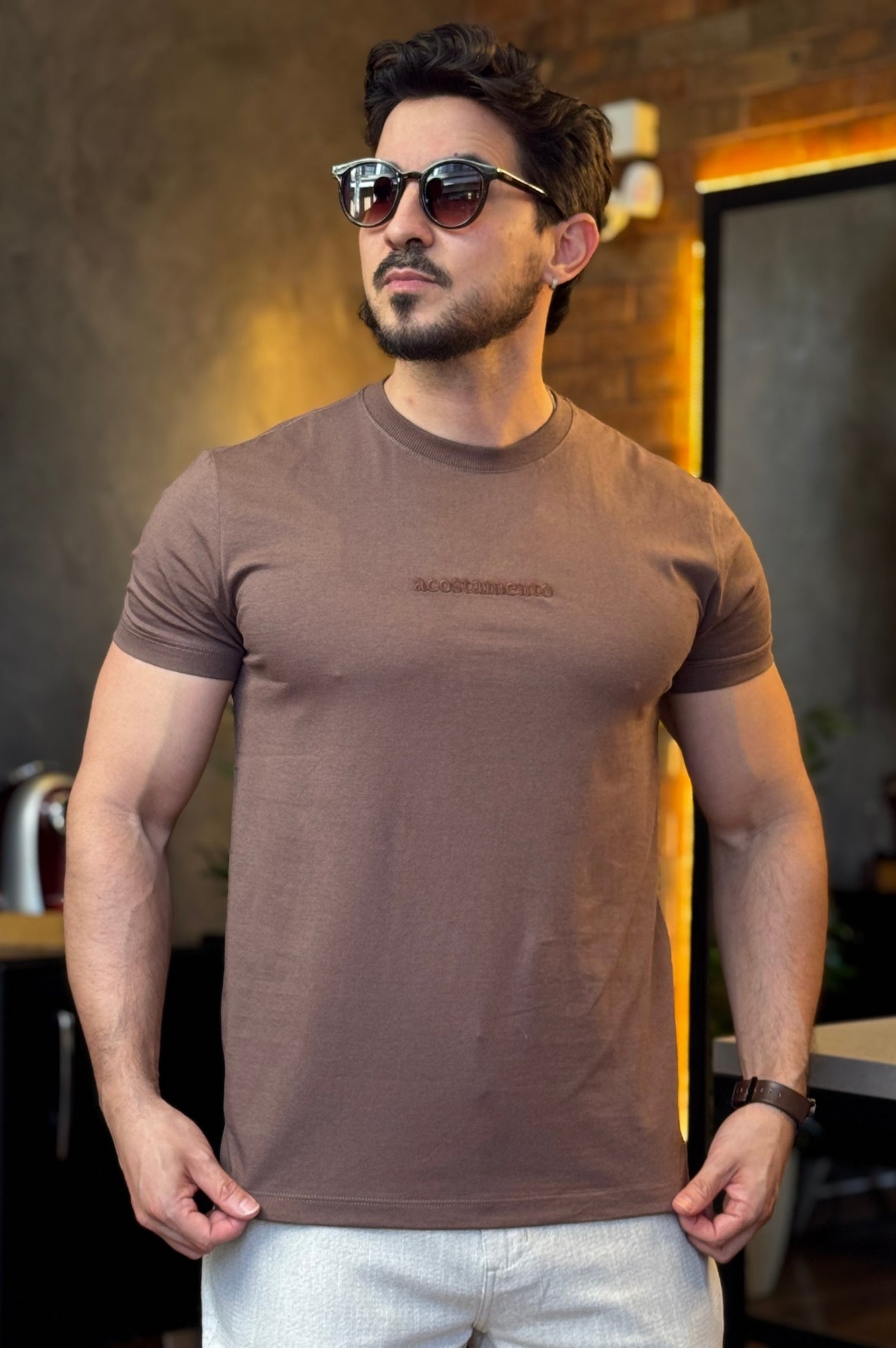 Camiseta Marrom  Escrito Bordado Acostamento