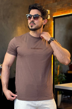 Camiseta Marrom  Escrito Bordado Acostamento