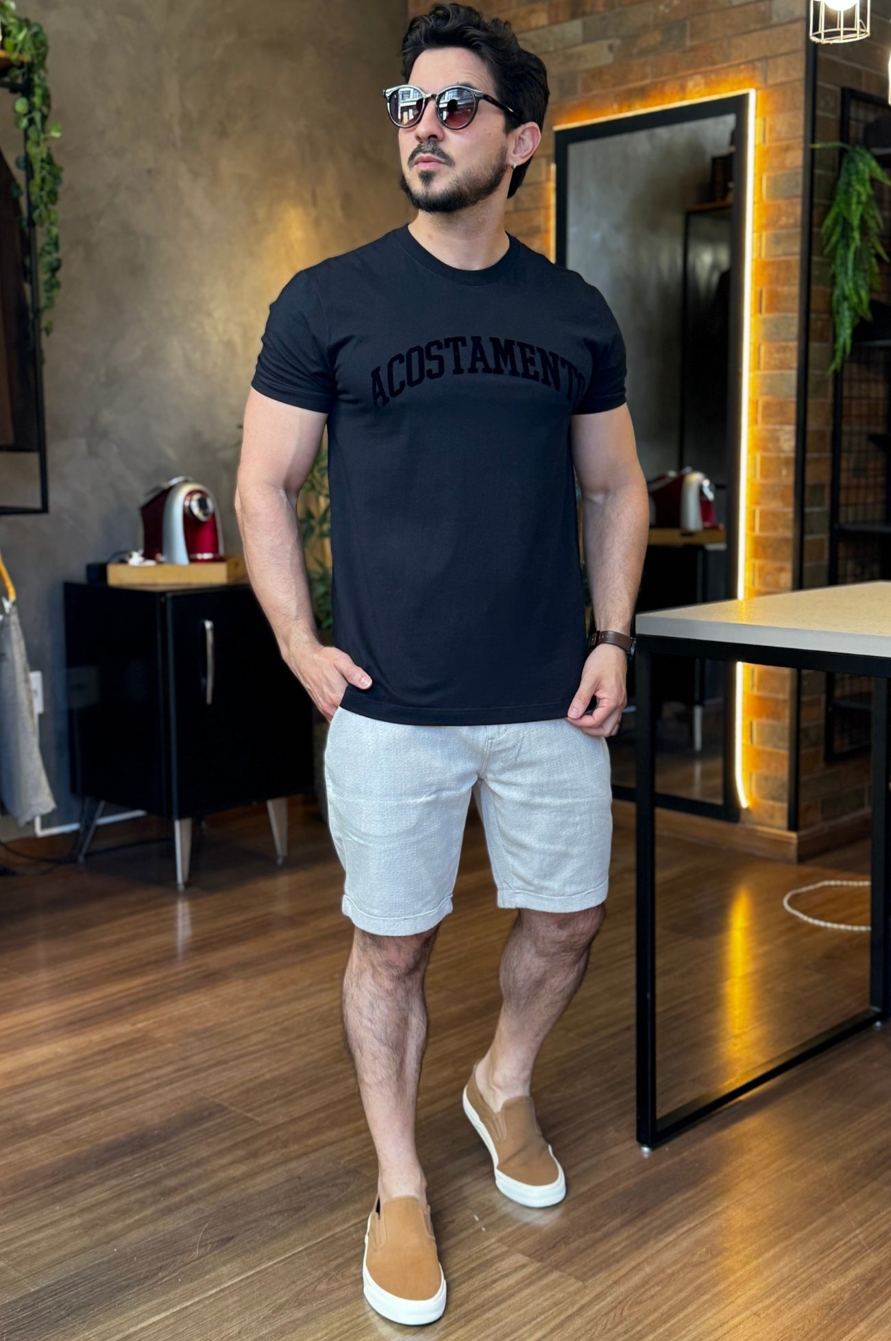 Camiseta Preta Detalhe Costas Acostamento