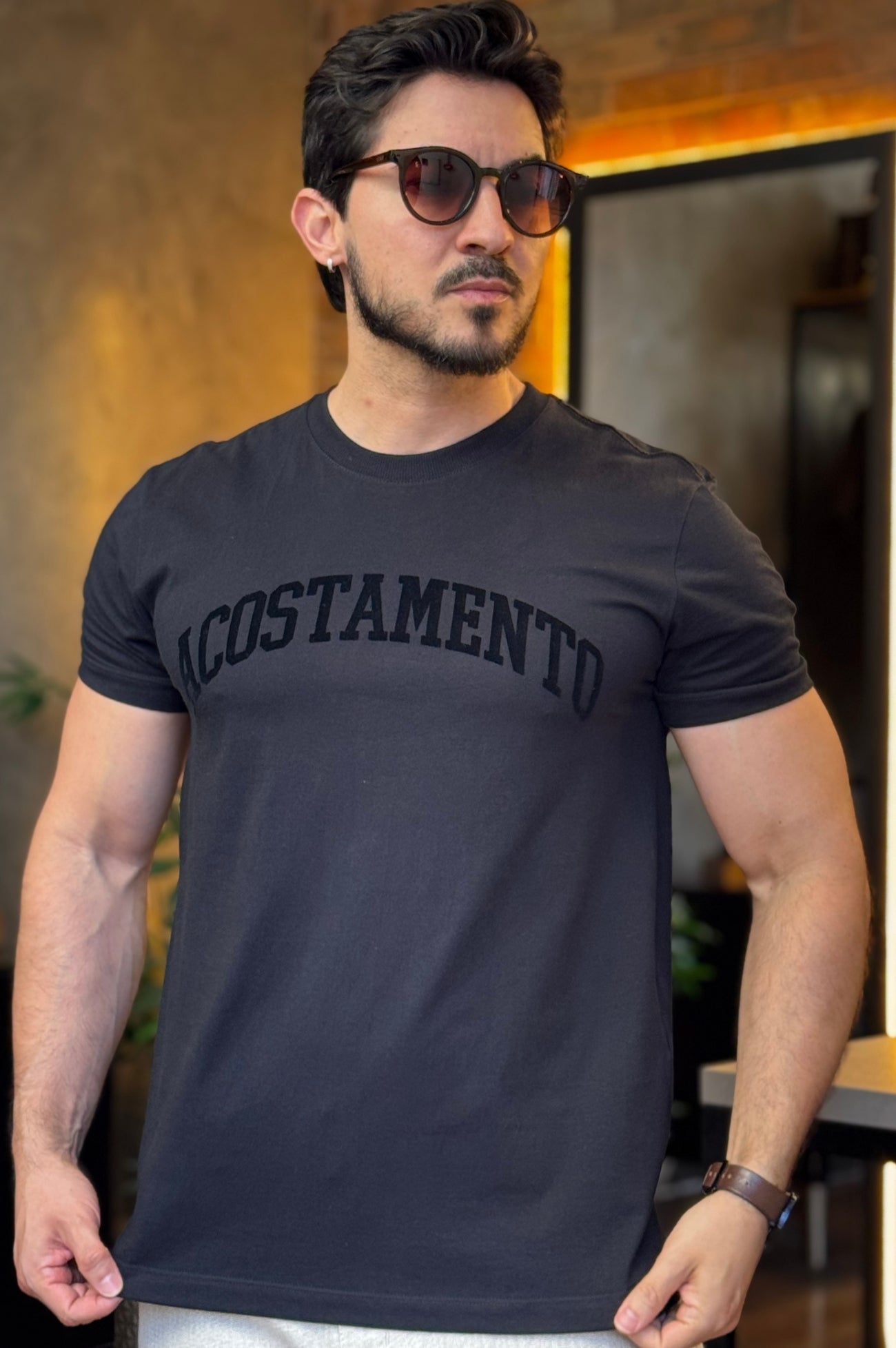 Camiseta Preta Detalhe Costas Acostamento