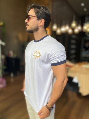 Camiseta Bege Detalhe Punho Acostamento